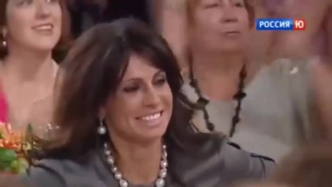 К-рор девушки. Каскад маллет стрижка. Стрижка аврора на волнистые волосы. Стрижка на средние волосы с челкой. Girls generation 2021.