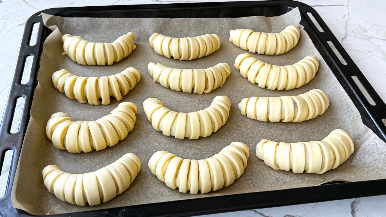 красивая выпечка. формовка булочек. формовка булочек. булочки формы разные. формовка булочек.