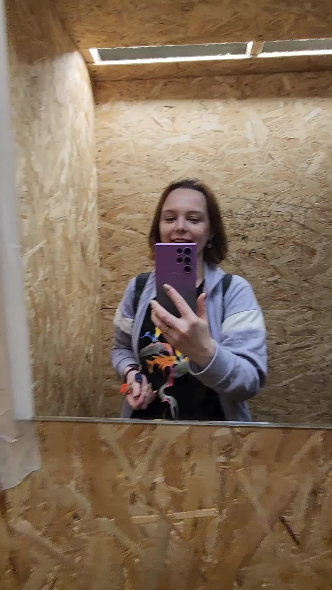 Как выломать дверь. В случае пожара. Выломанная дверь в квартиру. Можно ли выбить дверь. Выломанная дверь.