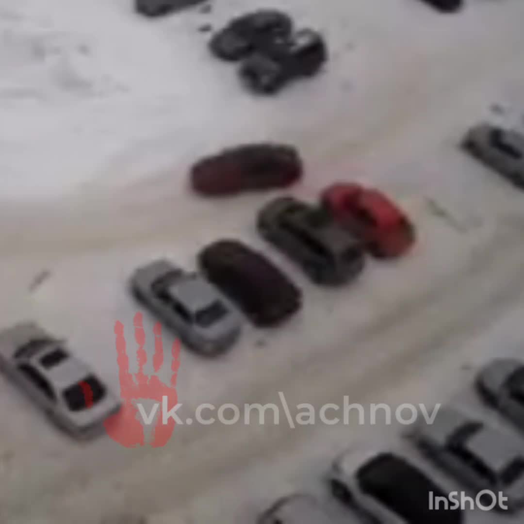 Что можно делать в машине пока едешь. Езда на машине. Что делать если машина сама едет. Как выжить в машине. Человек сидит в автомобиле.