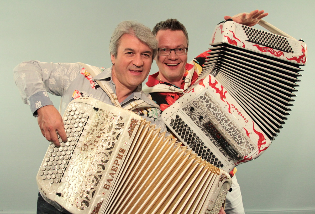 Схема левой клавиатуры гармони 25х25. Ноты для аккордеона. Частушки на гармони в цифрах. Клавиши гармони хромка. Правая клавиатура гармони чайка 2 ля мажор.