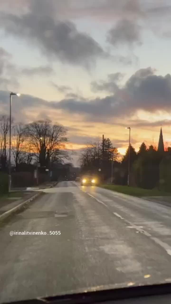 закат зимой. солнечная зима. зимний закат. фон небо закат. январский закат на красивой мече.