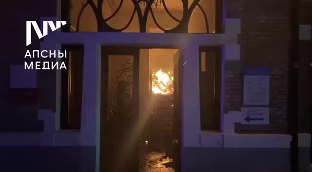 Горящий будильник. Сгоревшие часы. Пусть горит время. Стих огонь на меня. Поздравление зеленый свет.