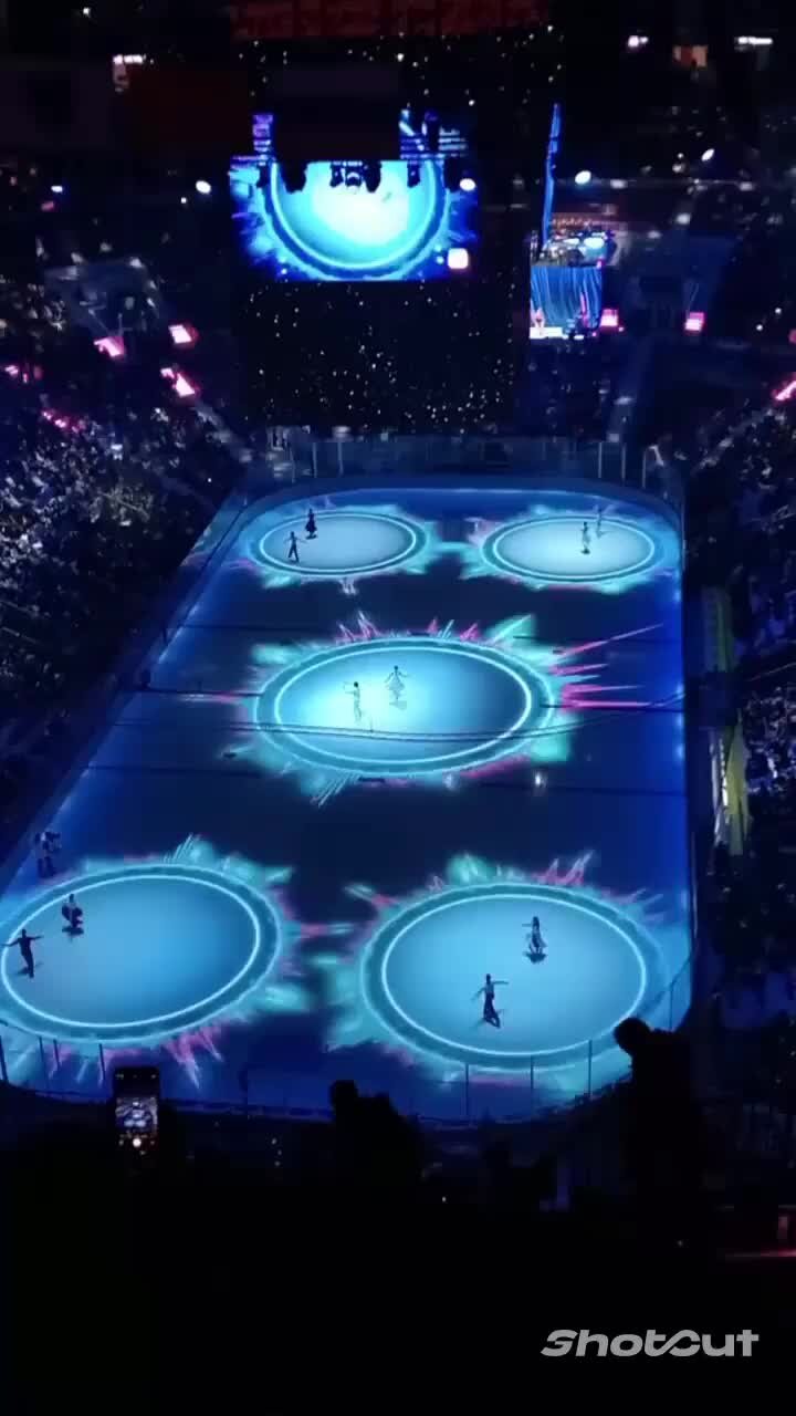 Ледовая Арена в софитах