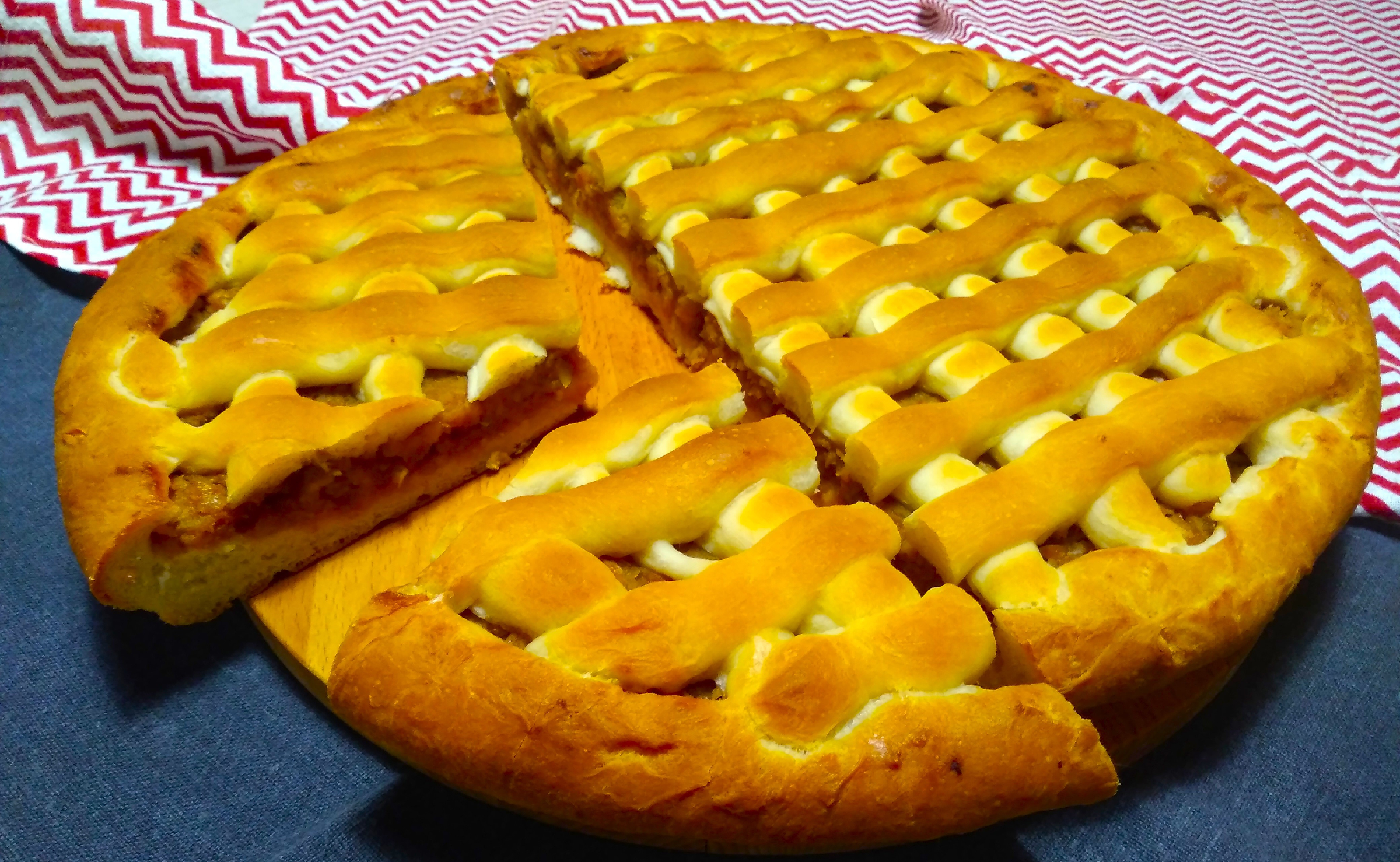 Постное тесто для пирога с яблоками. Постный пирог с яблоками в духовке. Постный пирог из яблок. Специя яблочный пирог. Постный пирог с яблоками.