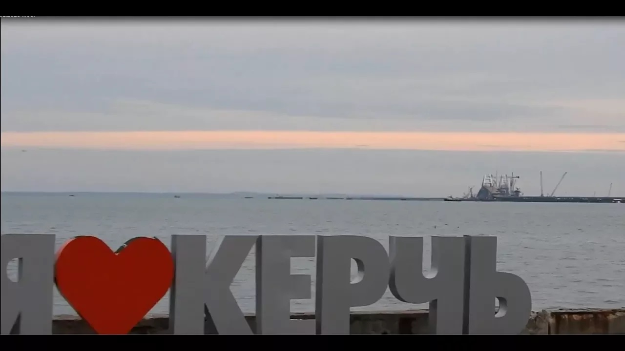 корсаков мост. крымский мост разрушен. крымский мост жд. корсаков крымский мост. рельсы на крымском мосту.