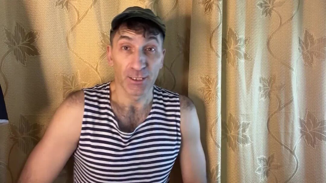 Любовники чморят мужа. У 500 женщин спросили чей поцелуй. У 500 женщин спросили чей поцелуй слаще. Смешные фразы про мужа и жену. Анекдоты про мужа и жену.