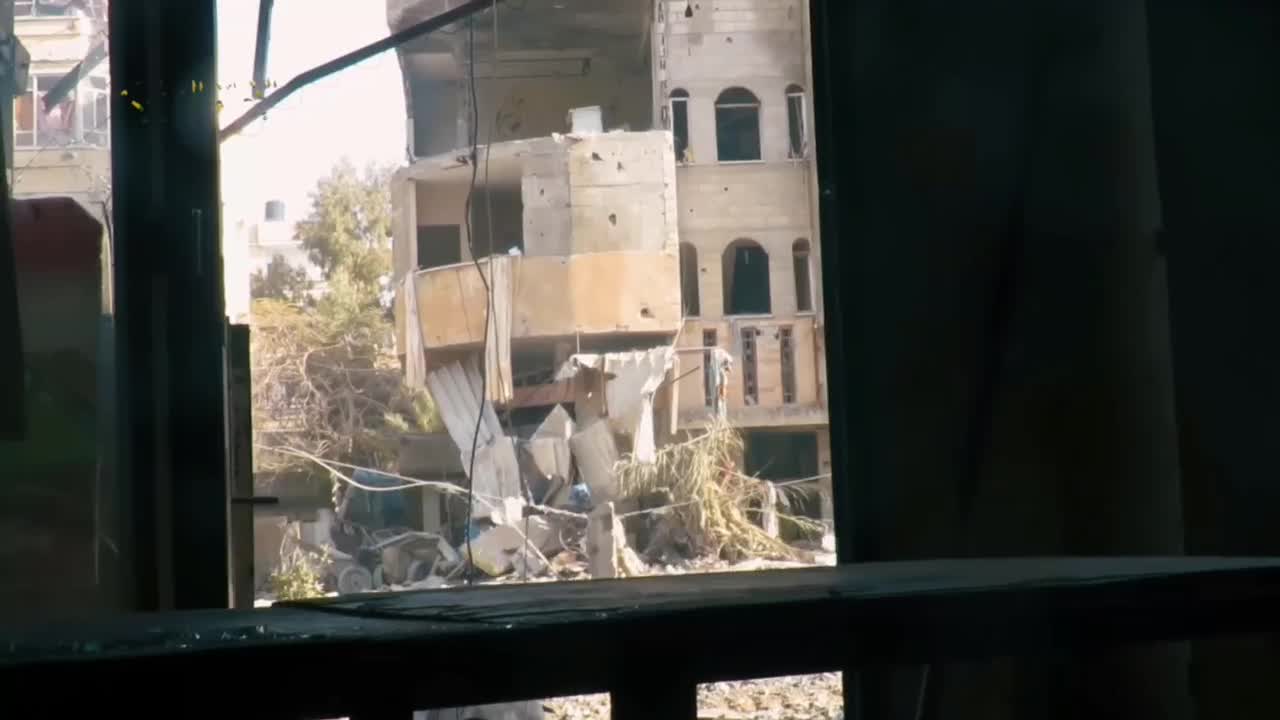 Танк расстрелял. Солдат всу расстрелял всу. Российский танк в упор расстрелял. Танк выстрельнул в всу. Танк расстрелял.