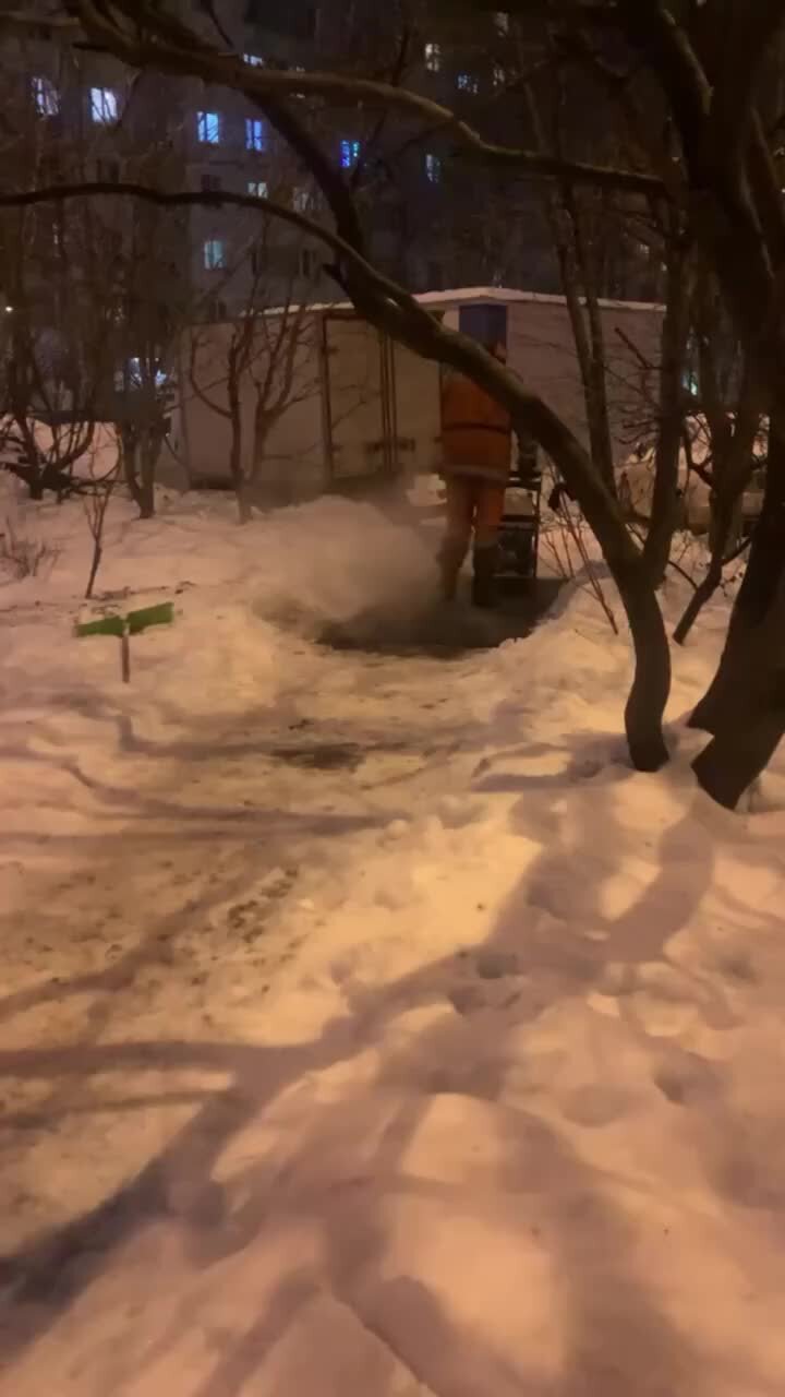 Крылатское LIVE/Соседи | Во дворе дома 127 по Рублевскому шоссе долгими ...