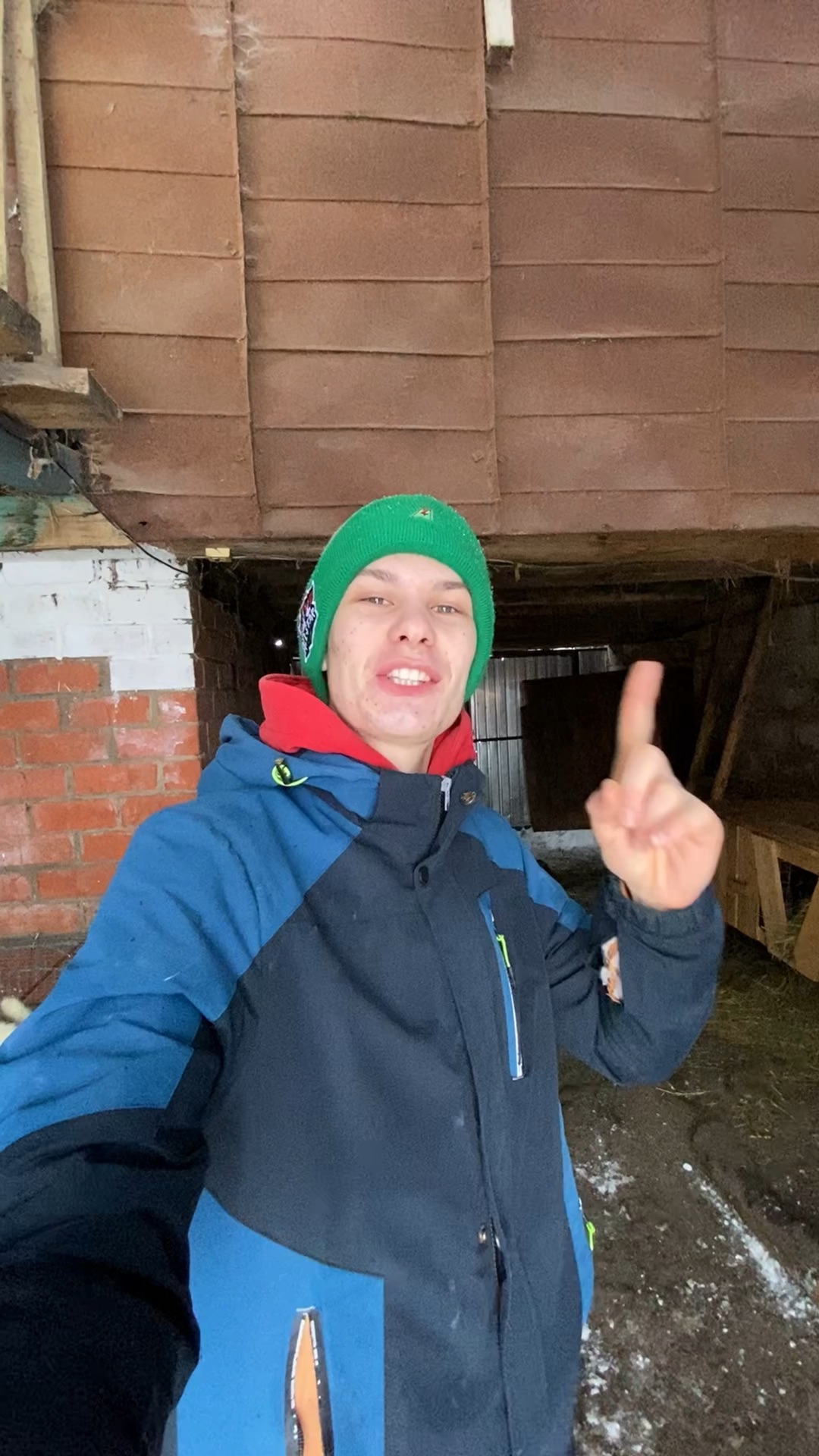 Заброшенная ферма деревня новомойгора. Ферма деревня видео. Ферма деревня видео. Жизнь в селе. Американская деревня фермеры.