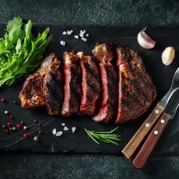 мраморная говядина медиум. технология приготовления стейка. виды бифштексов. мясо стейк. виды стейков из говядины.