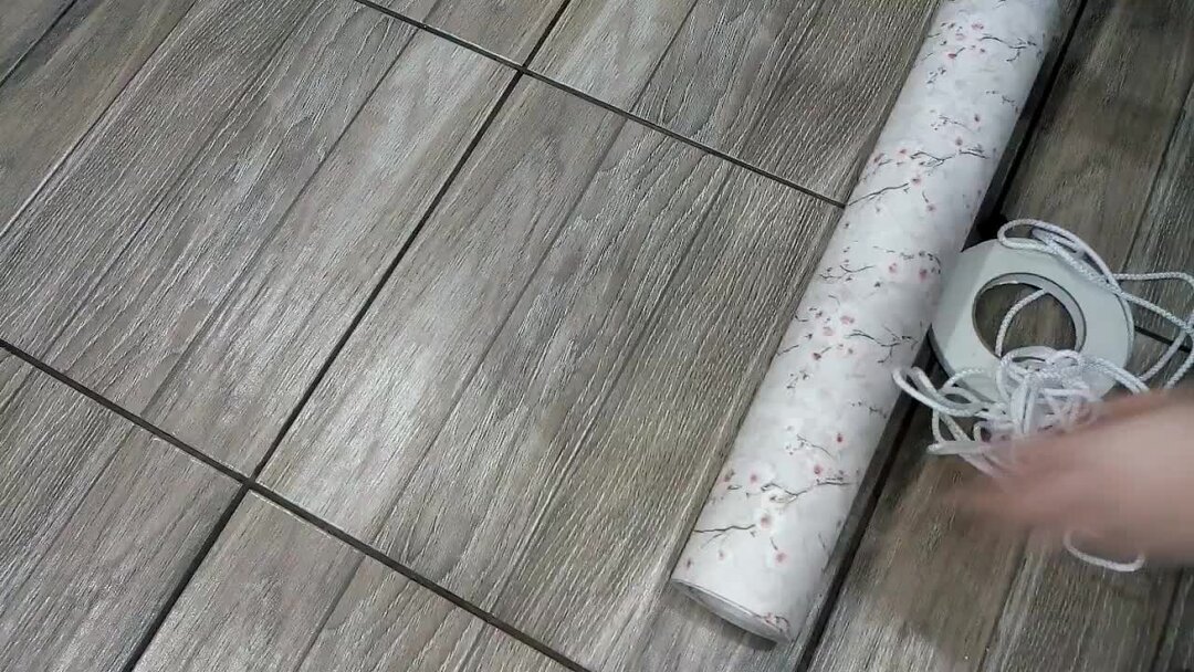 Как сделать чтобы обои не размывались. Оклеивание обоев. Декор стен покраска. Снятие старых обоев. Обдираем старые обои со стены.