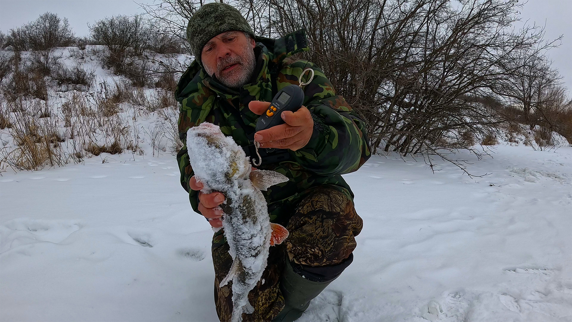 зимняя рыбалка. зимняя рыбалка. ловля на спиннинг зимой. зимняя рыбалка р. зимняя рыбалка.