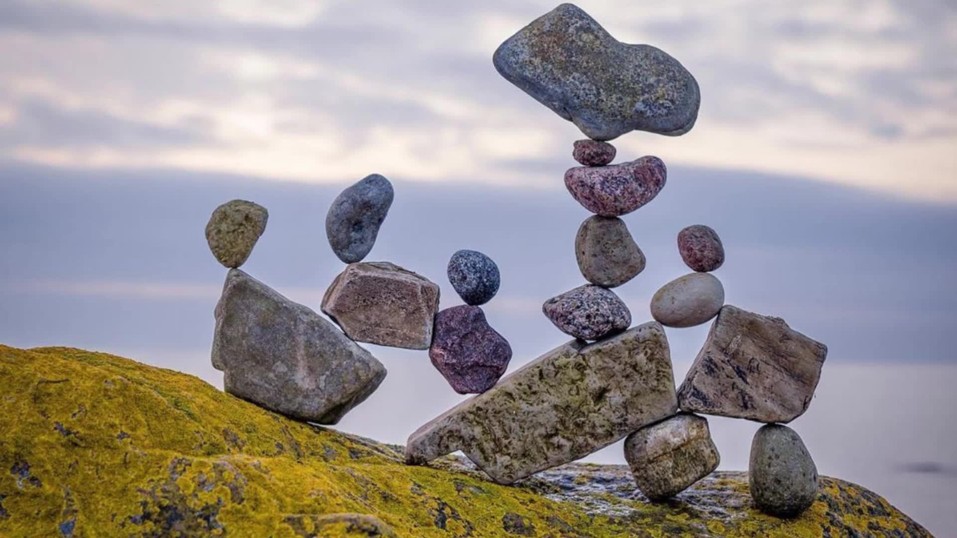 Friend stone. Камни Майкла граба. Пирамидка из камней. Камни пирамида. Балансирующие камни.