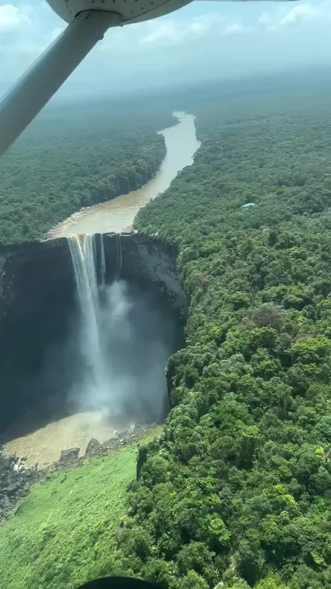 Водопад Кайетур