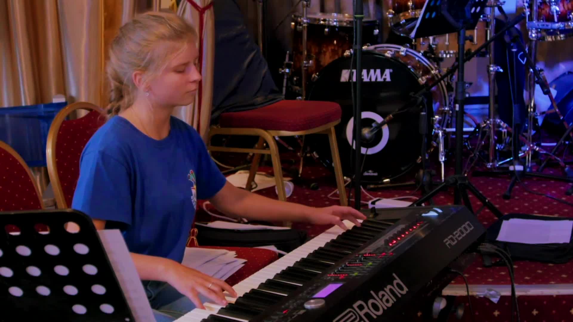 Синие розы картинки. Желто голубые цветы. Исполнение синий. Синий цвет. Темно синие розы.