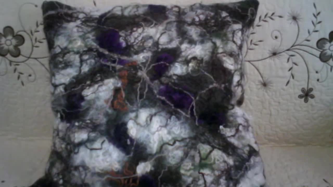 Картины из шерсти для валяния. Валяние из шерсти игрушки. Валяние из шерсти мастер класс. Мастер по валянию из шерсти. Кира оутенбетова валяние.