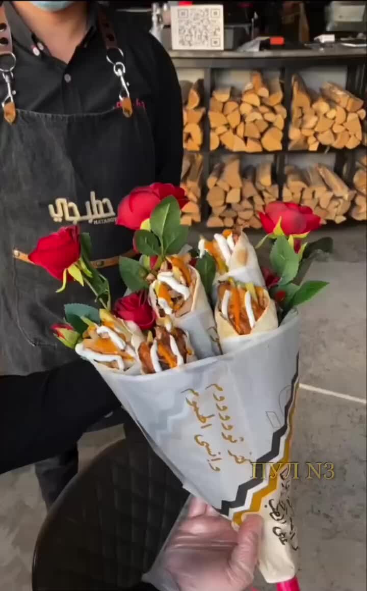 Мужчина с цветами. А наяву дарил букеты роз песня. А наяву дарил букеты роз песня. А наяву дарил букеты роз песня. Миллион роз (сингл).