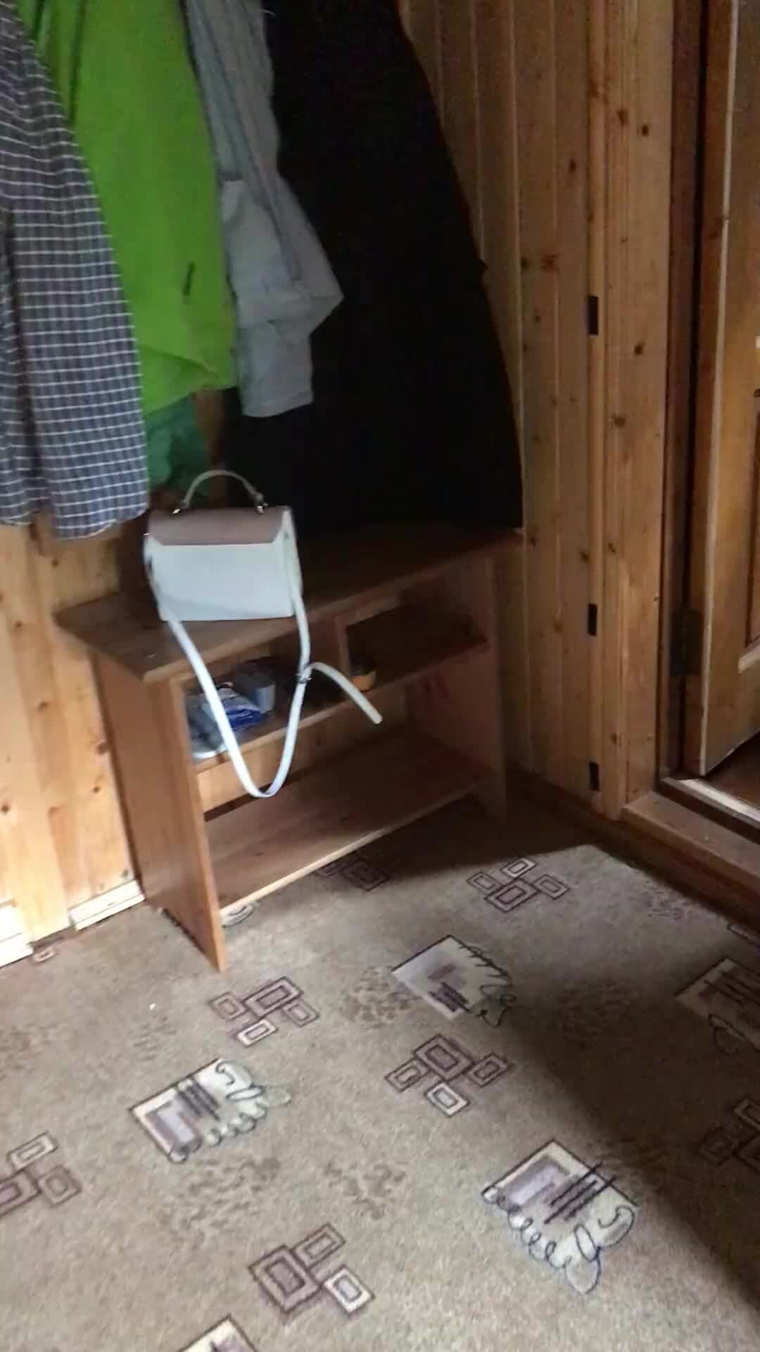 деревенский дом старушка. бедная деревня. деревня глубинка тверская область. нищета в деревне. в деревне живут дольше.