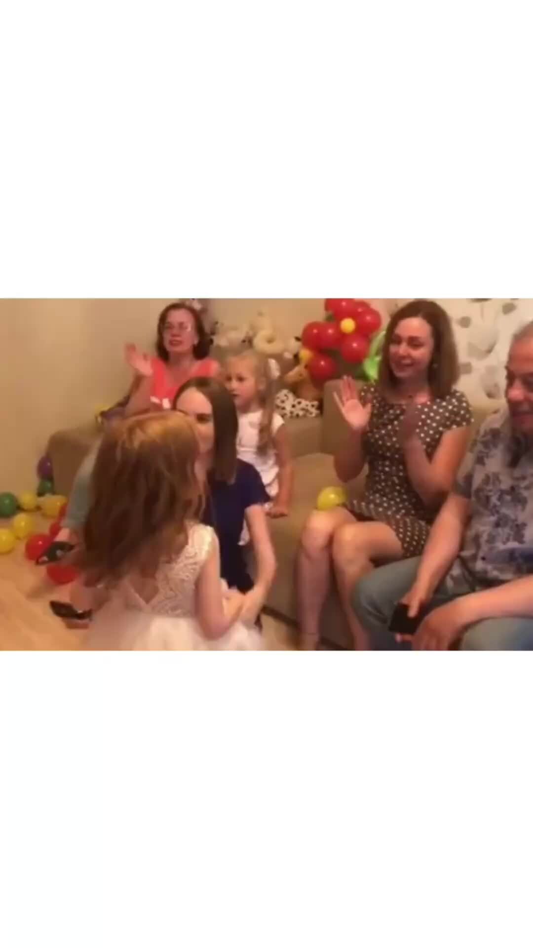 Кадры взрывов и паники. Сектор газовой атаки. Просто оформите мне нападение песня. Radio tapok битва за москву. Картинка звуки паники.