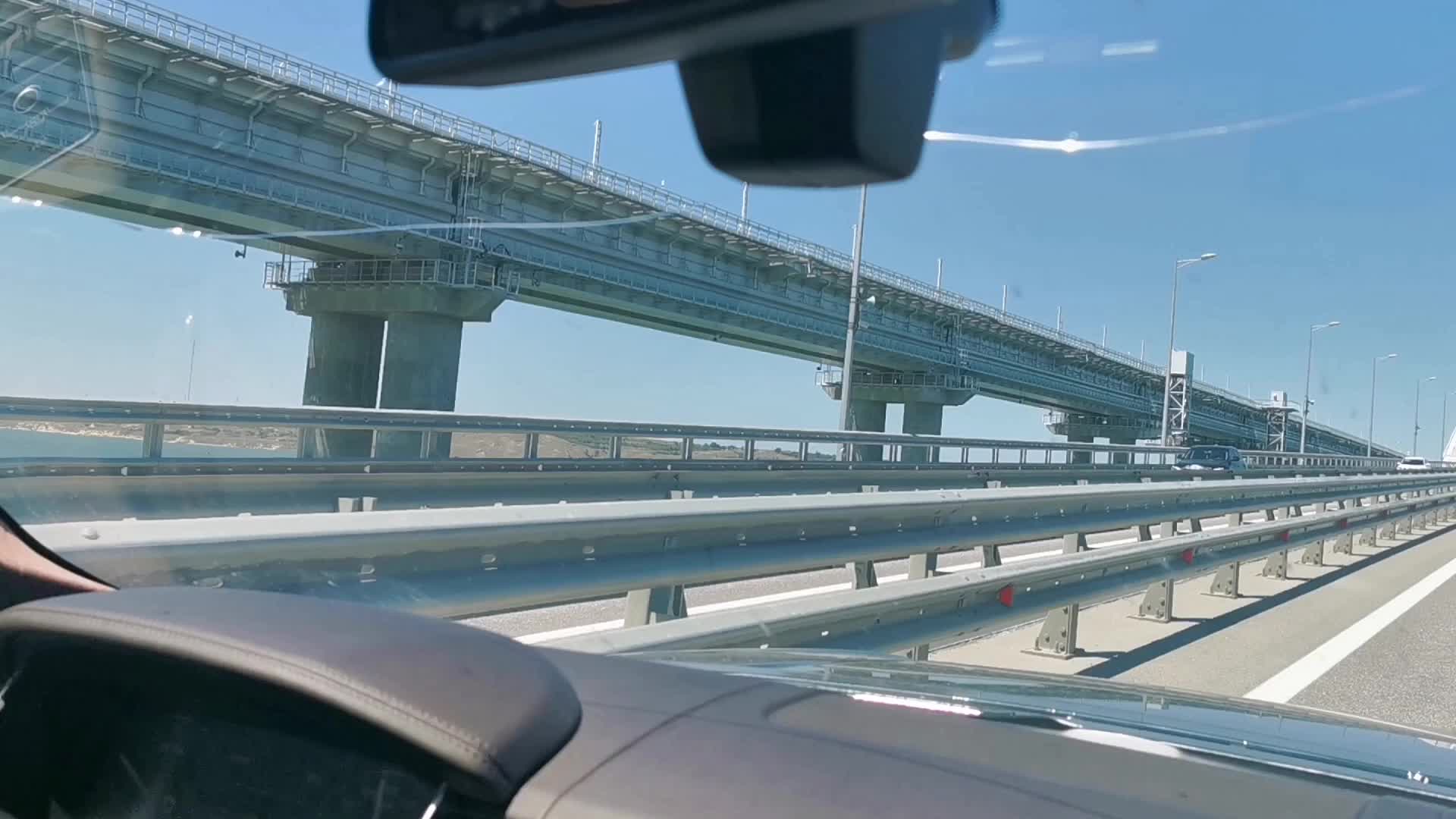 крым мост. тамань крымский мост. крымский мост жд. крымский мост починили. строители крымского моста.