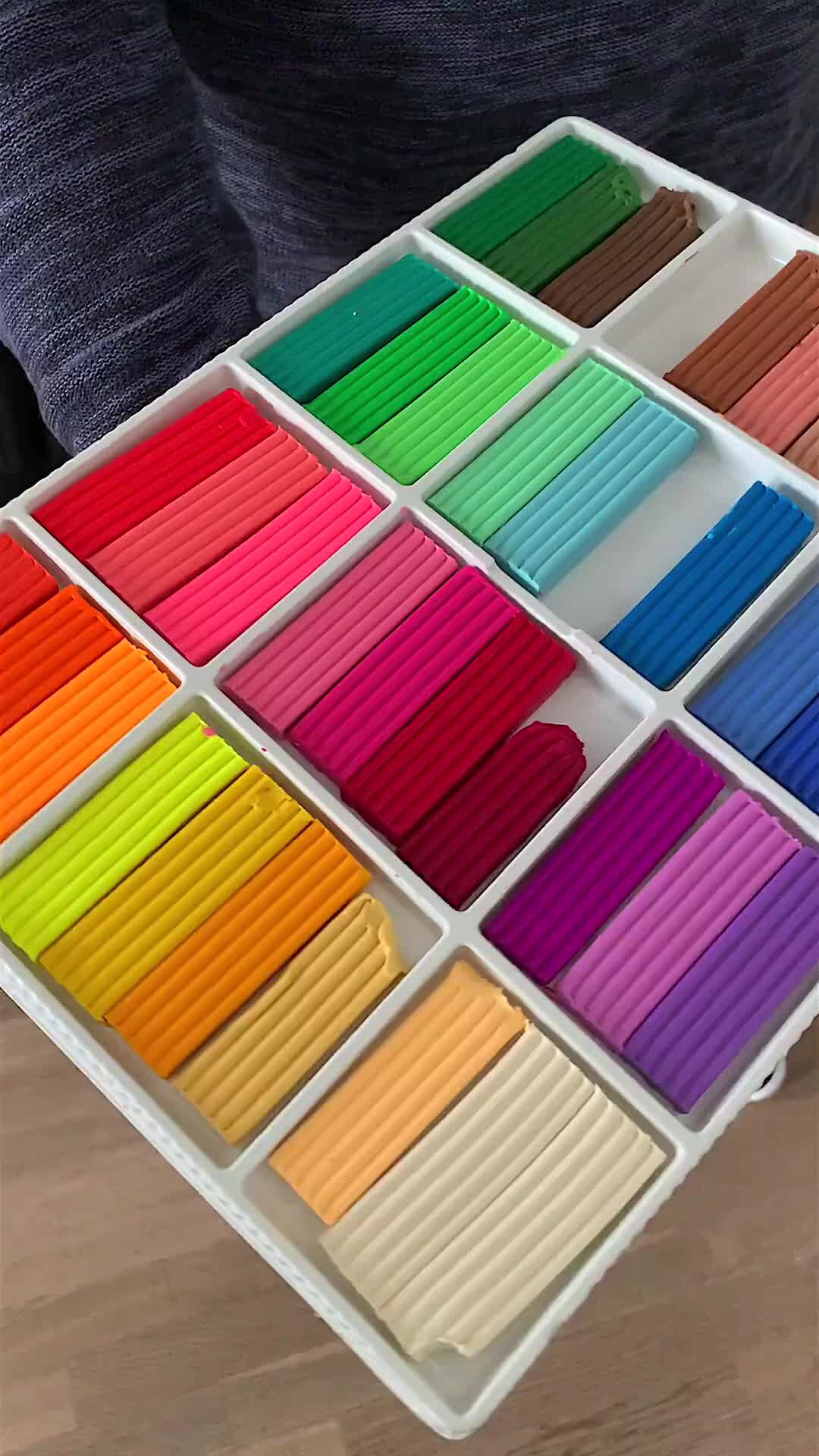 художник иван ефимович славинский. художник воспроизводящий правдивую. Salvador dali surrealism картина. художница ксения хауснер. петров водкин саратов.