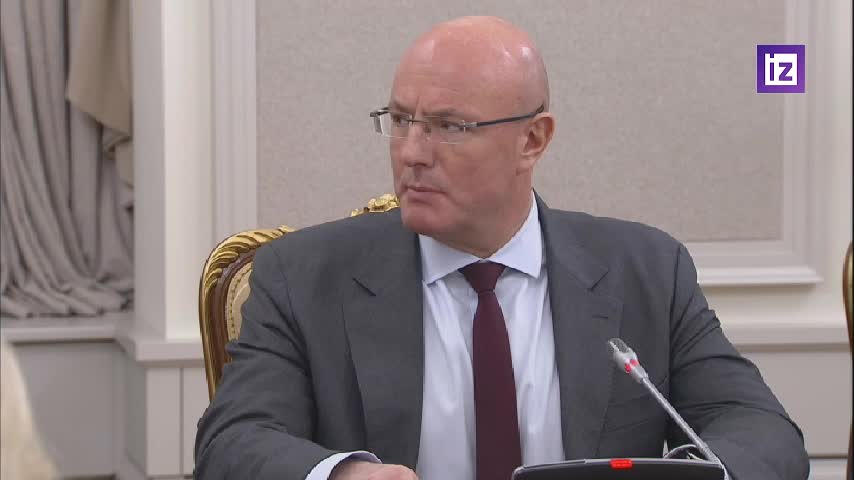 Новогодний корпоратив в стиле. Счастливая семья новый год. Новогодняя вечеринка. Состоится празднование нового года. Новогодняя вечеринка.