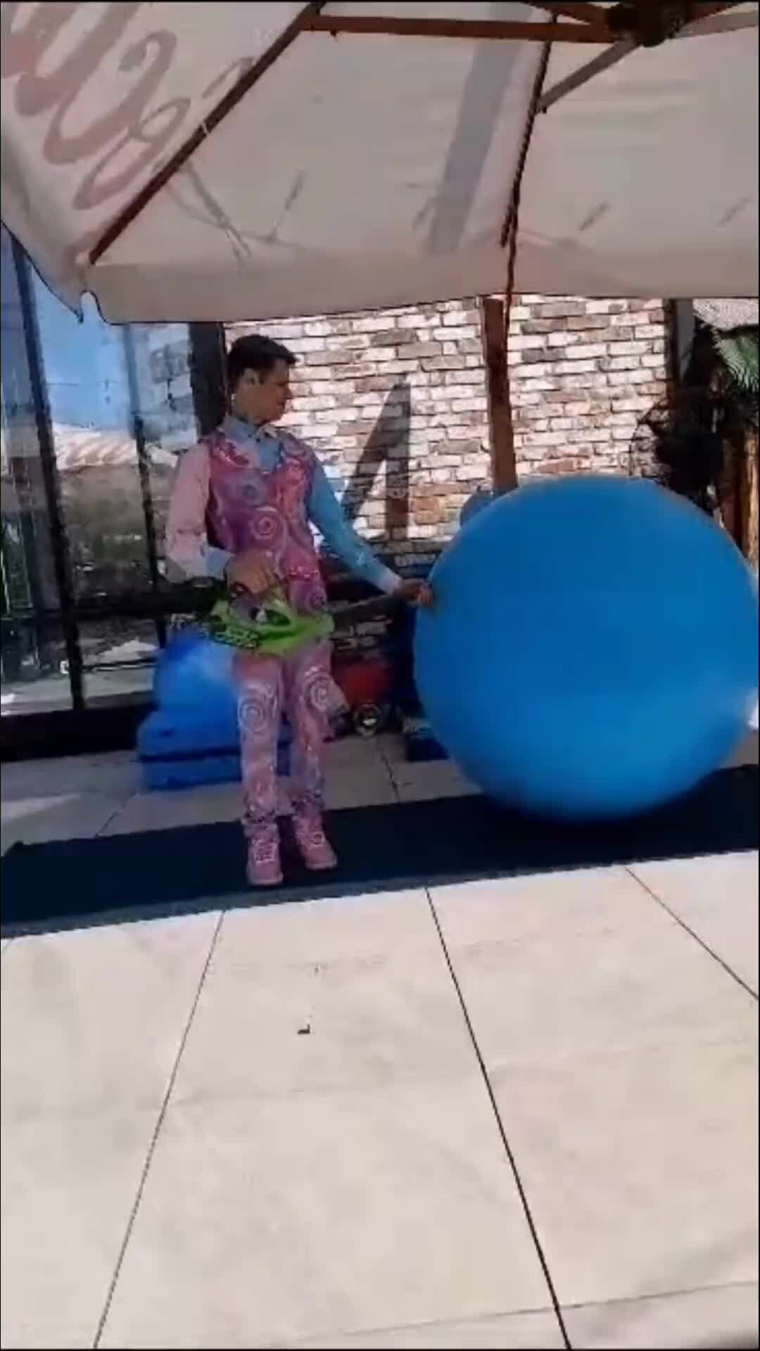 Туристы на отдыхе. Хобби путешествие. Креативные путешествия. Необычные туристы. Туристы в волгограде.