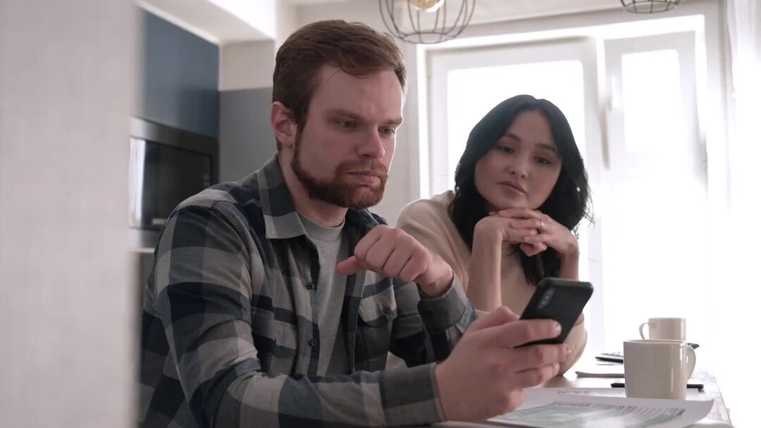 смешные афоризмы. перевод с женского на русский. универсальный генератор мужских ответов бинго. фразы девушек и их значение. женский словарь.