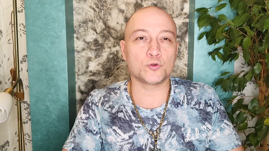 Актриса aleks sam 13. Alex let. Alexander goes. Алекса 2020 певица. Alex let.