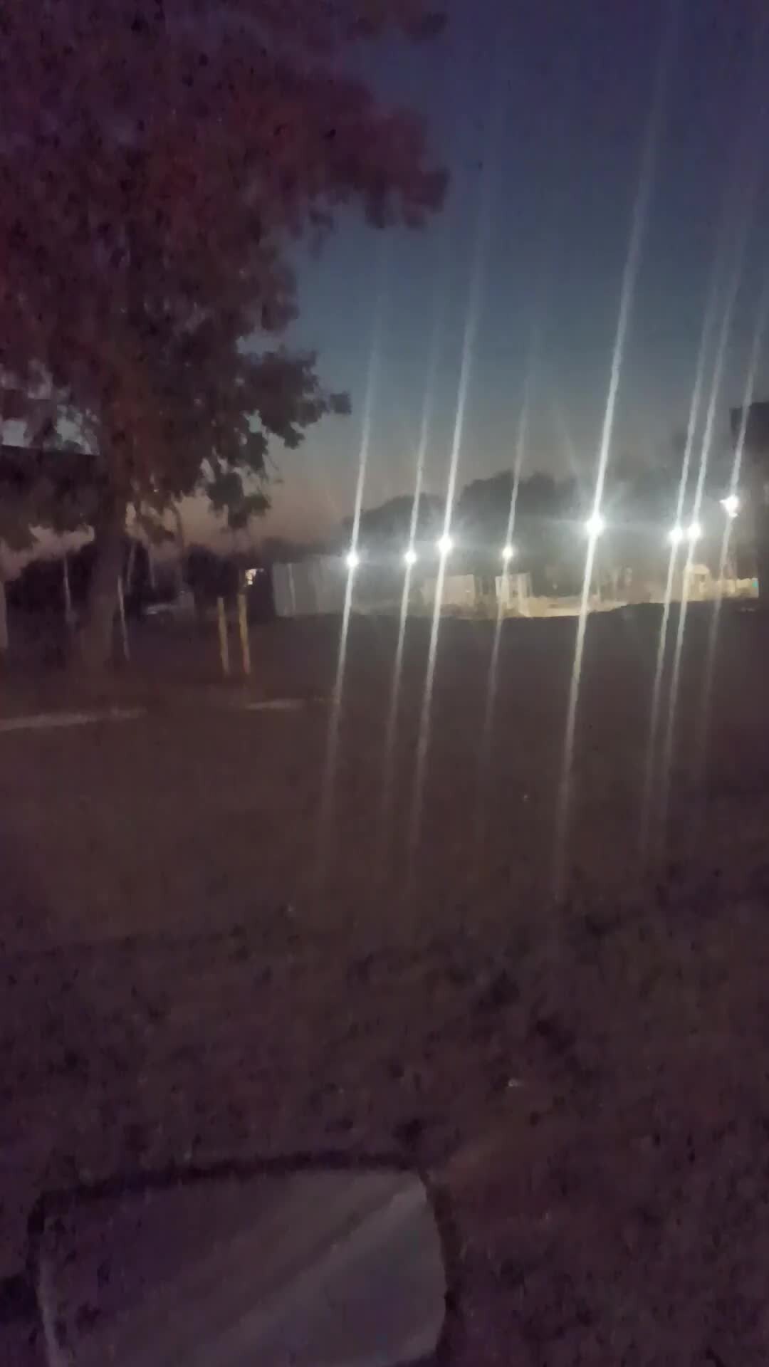 жена гуляет ночью. ночные гулянки с друзьями. жена гуляет ночью. жена гуляет ночью. двое в ночном городе.