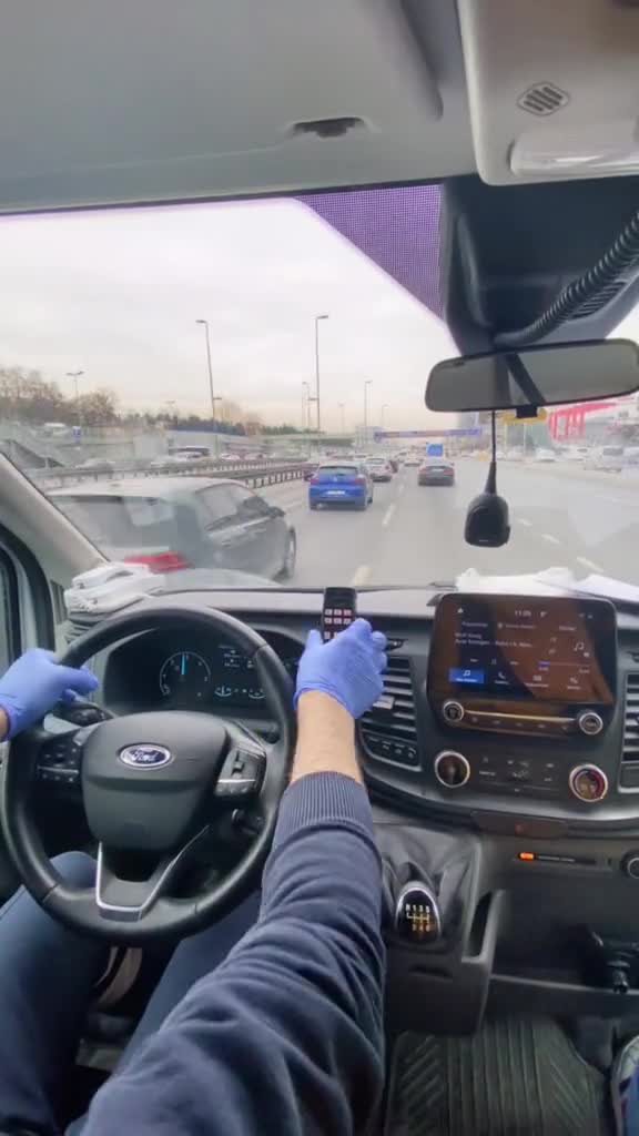 Водитель. Профессия водитель автомобиля. Водитель фото. Грузовик volvo fh 2021. Красивый таксист.