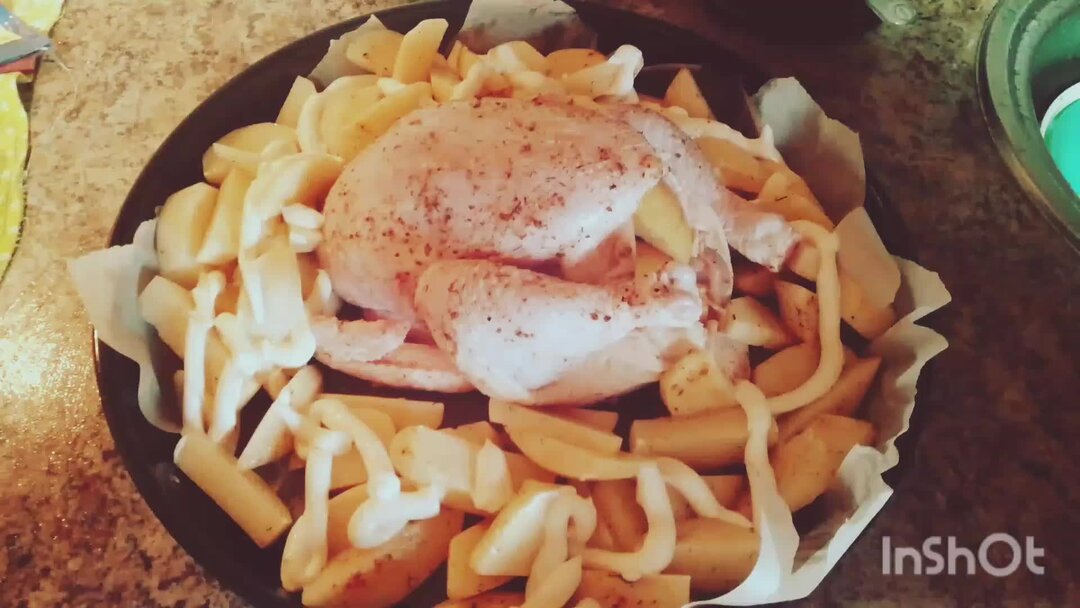 салат крабовый. салат с яблоком и курицей. салат курица картошка яблоко. салат с бананом. салат курица картошка яблоко.