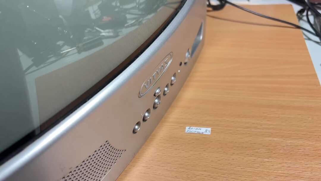 Микросхема-флешка 24c08 на плате телевизора.Какую функцию она выполняет ...