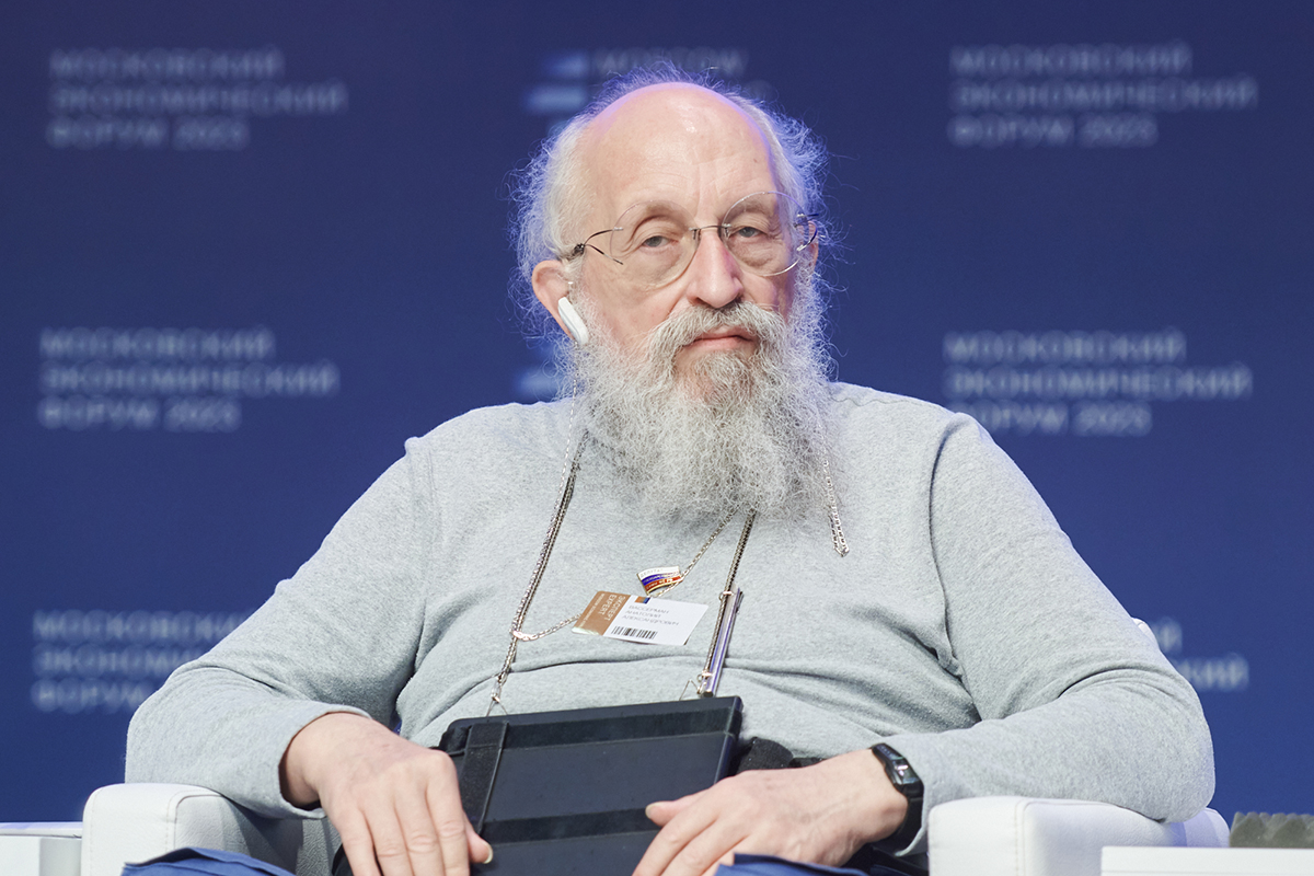 гуляка и бонвиван 4 буквы.