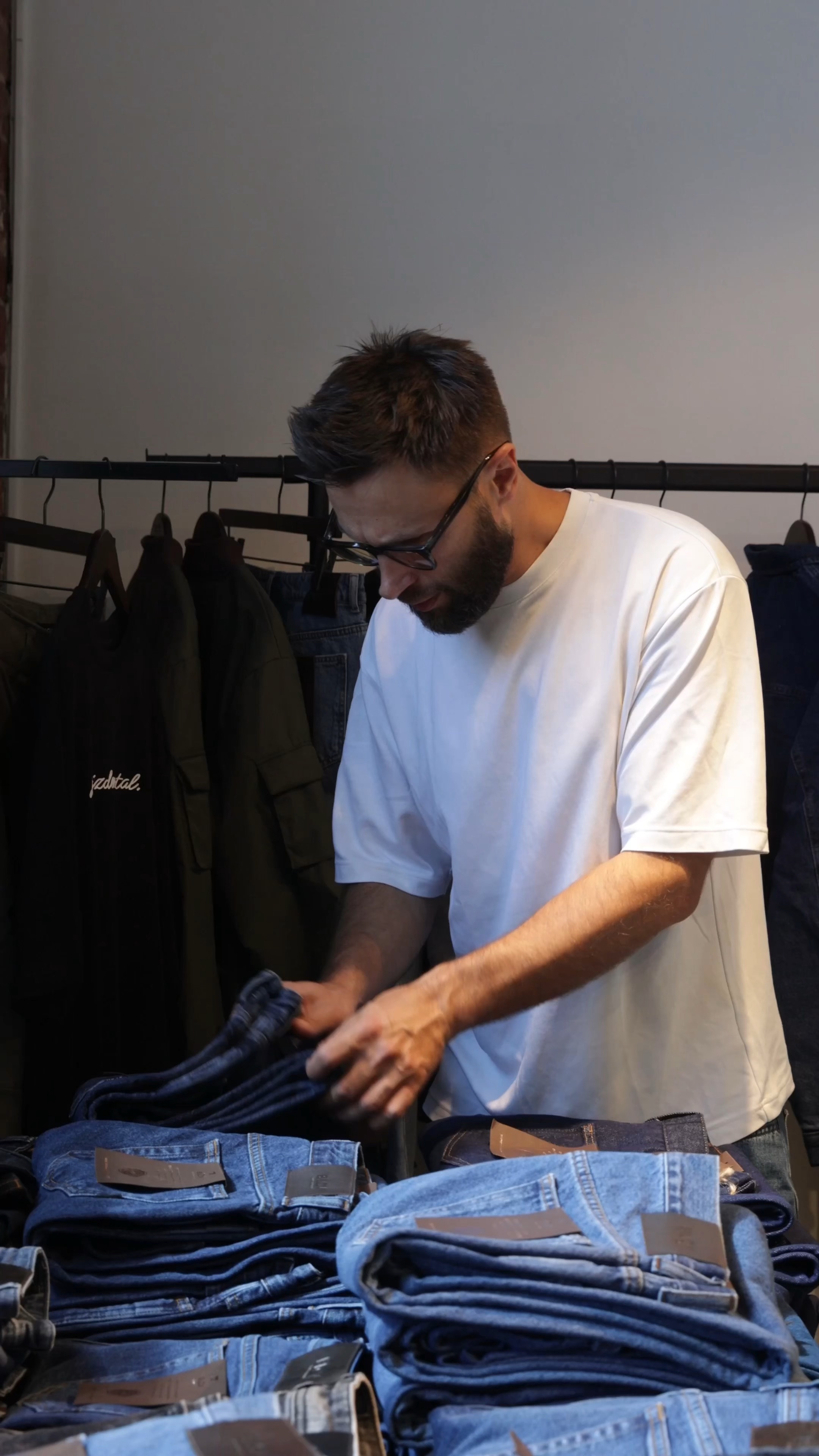 магазины джинсов в спб. магазин джинсовой одежды в санкт-петербурге. брюки - джинсы. магазин джинсов. магазин мега джинс спб.