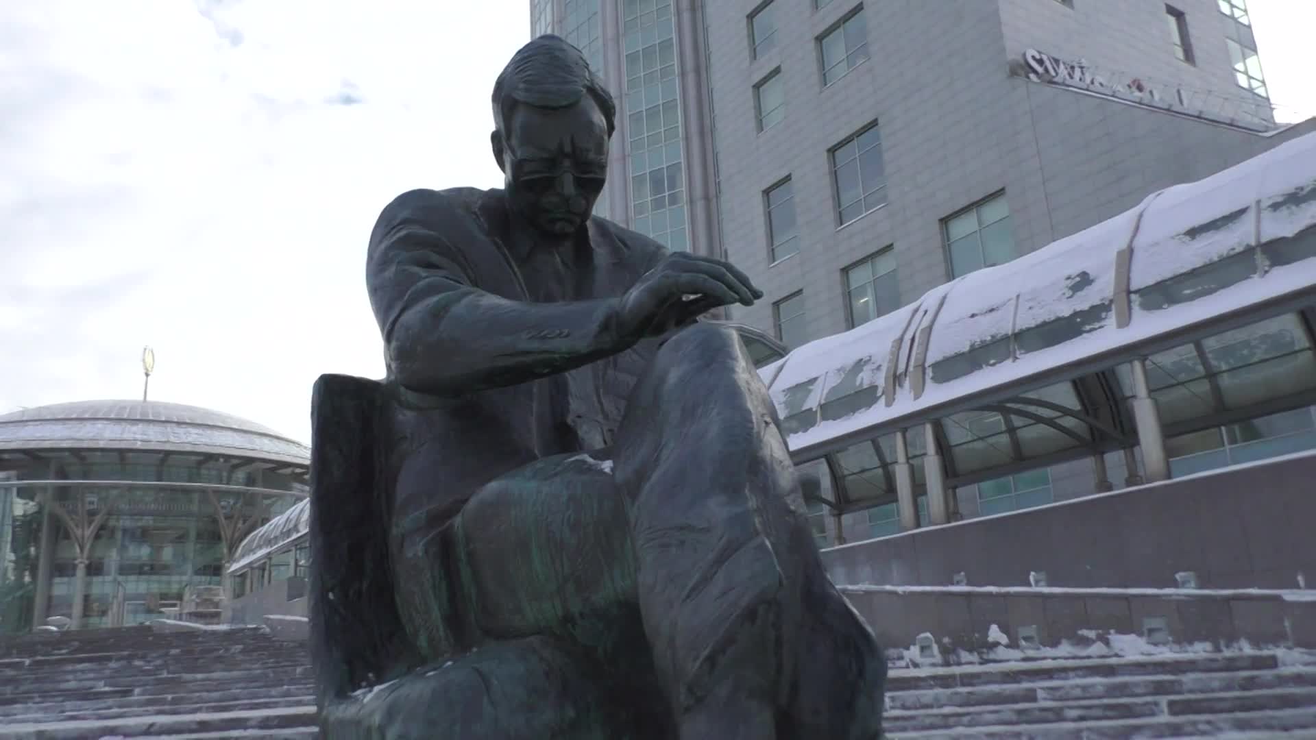 Памятник шостаковичу в санкт петербурге