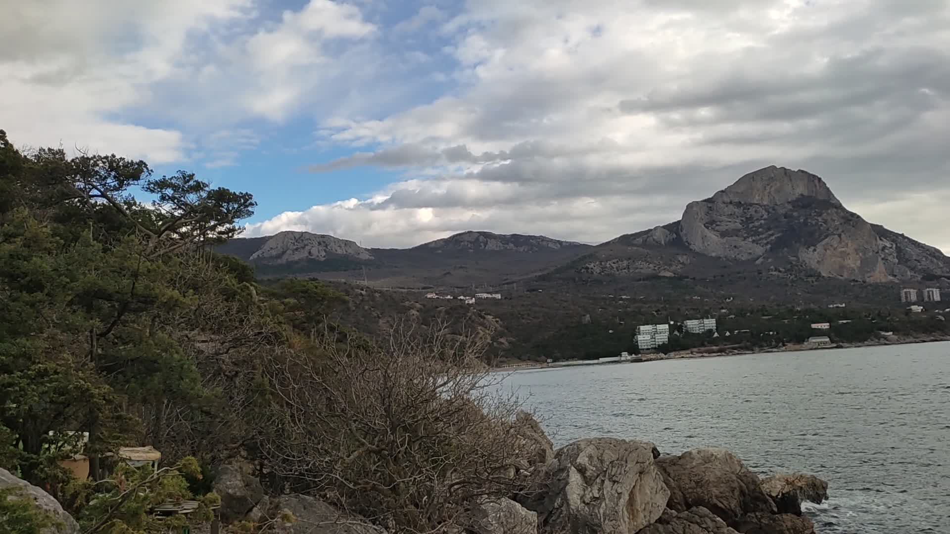 Остров де ливрона приморский край. Бухты видео. Бахчисарайская бухта. Итуруп бухта тихая. Бухта терней.