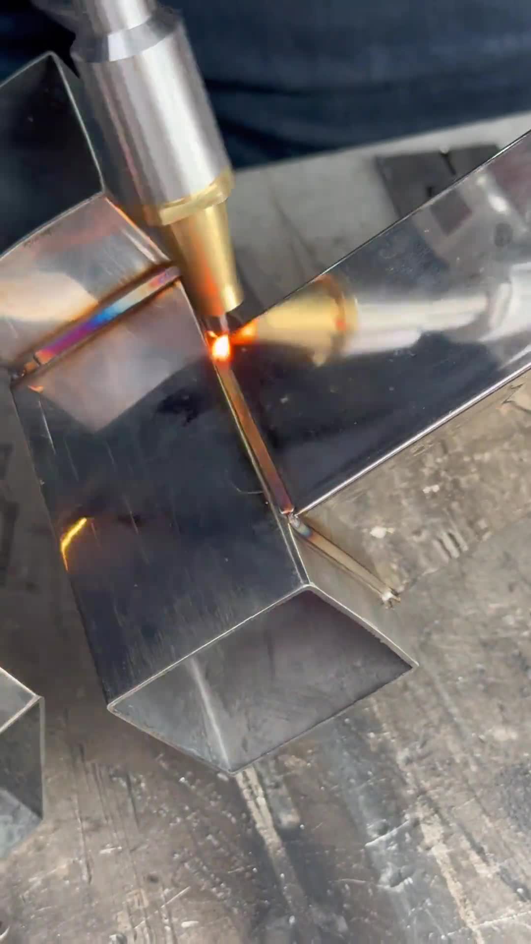 вид шва сварного соединения. сварка металлических пластин 10мм. сварка пластины 10 мм. сварка стыков металла. сварка профтрубы +40x20.