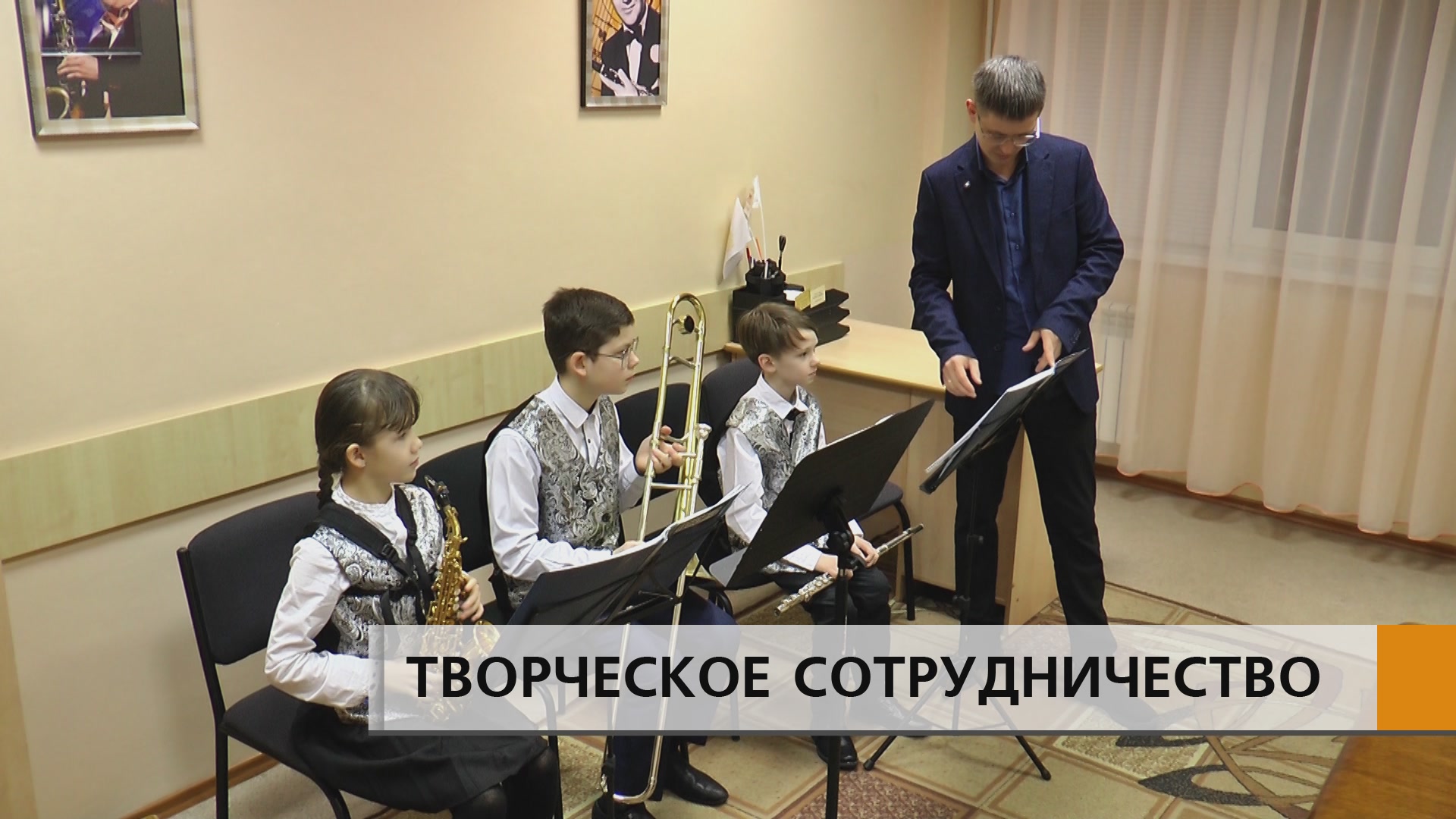 плакат посвященный труду. советские плакаты про труд. труд дело каждого. заработная плата право.