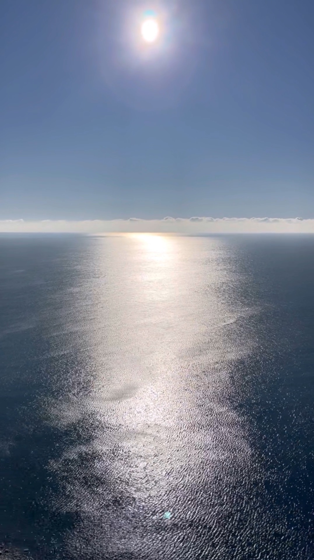 Счастливый человек. Солнце сияет. Тусклое солнце. Лучезарное солнце. Солнечный день.