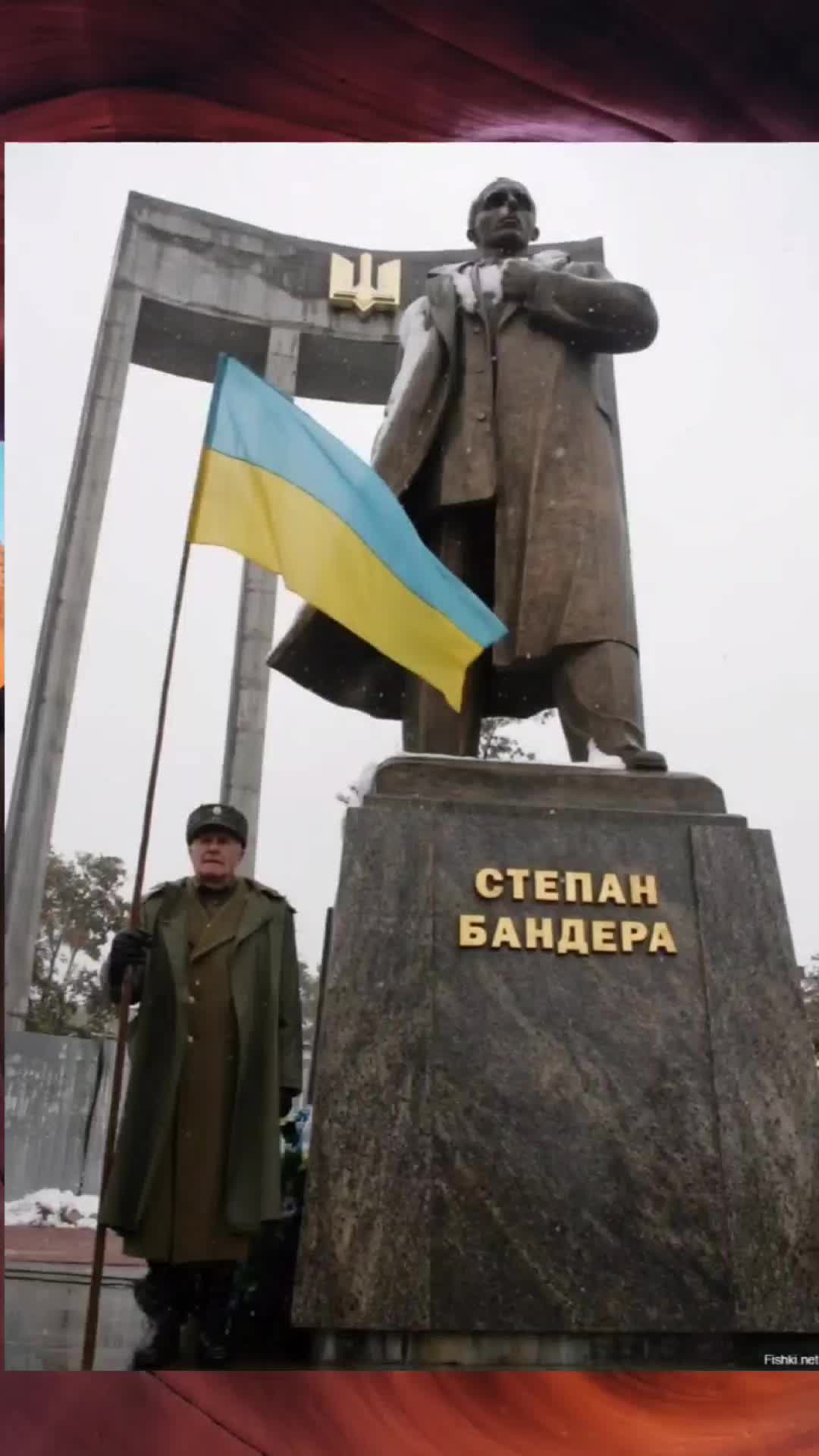 Памятник бандере. Памятник Степану Бандере в Киеве. Степан Бандера памятник в Украине. Степан Бандера памятник. Памятники Бандера Степан Бандера в Украине.