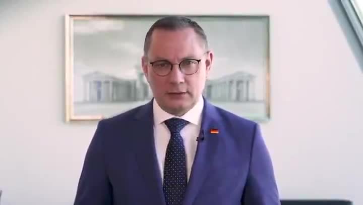 Падать и подниматься цитаты. Хочу чтобы ты приехал. Какая милая не местный подумала. Цитаты если. Идем сказал он ему поднимая.