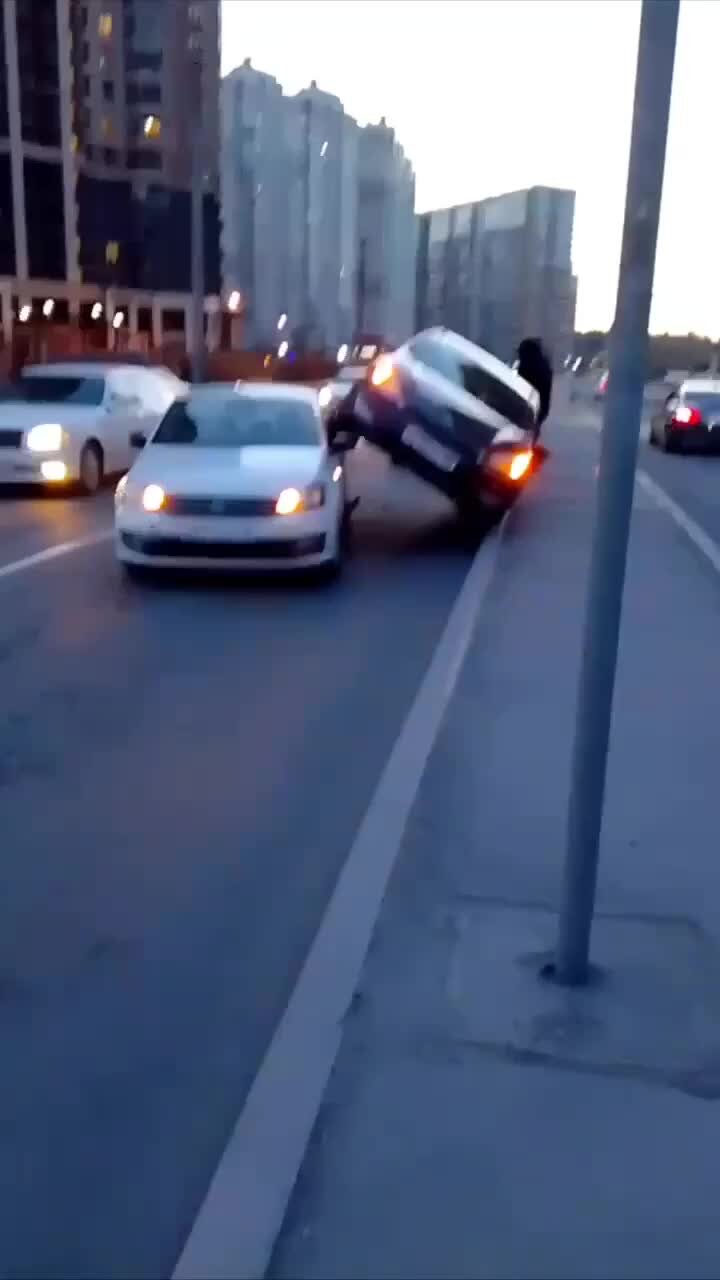 Деловой Петербург — свежие новости и видео | На Парнасе машины буквально  парят | Дзен