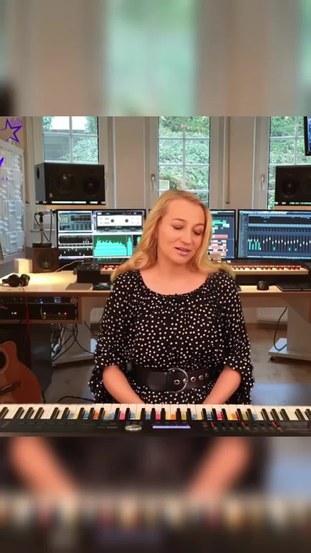 хочу научиться музыка. музыкальные инструменты для детей. хочу научиться музыка. хобби фортепиано. занятия на фортепиано.