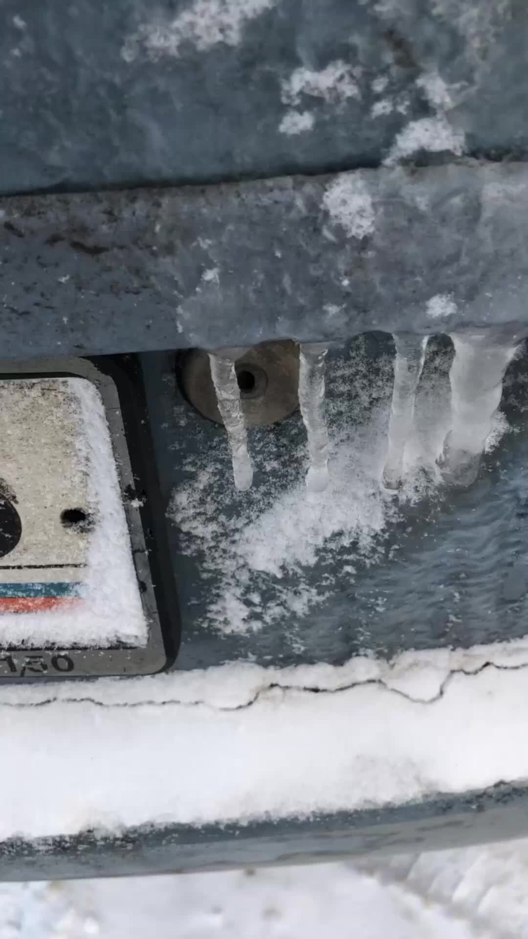 что нужно сделать чтобы замок не замерзал. смазка дверных замков в гараже. что нужно сделать чтобы замок не замерзал. промерзает замок на входной двери. замерзший замок автомобиля.