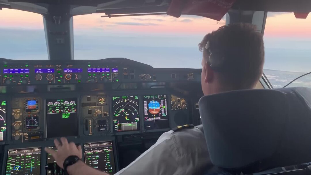 посадка самолета вид из кабины пилота видео