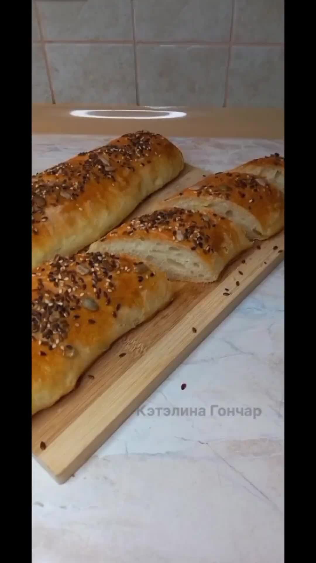 рецепт батона на дрожжах. батон дрожжевой. хлеб отрубной петровский. домашний батон в духовке. хлебобулочные изделия булочки.