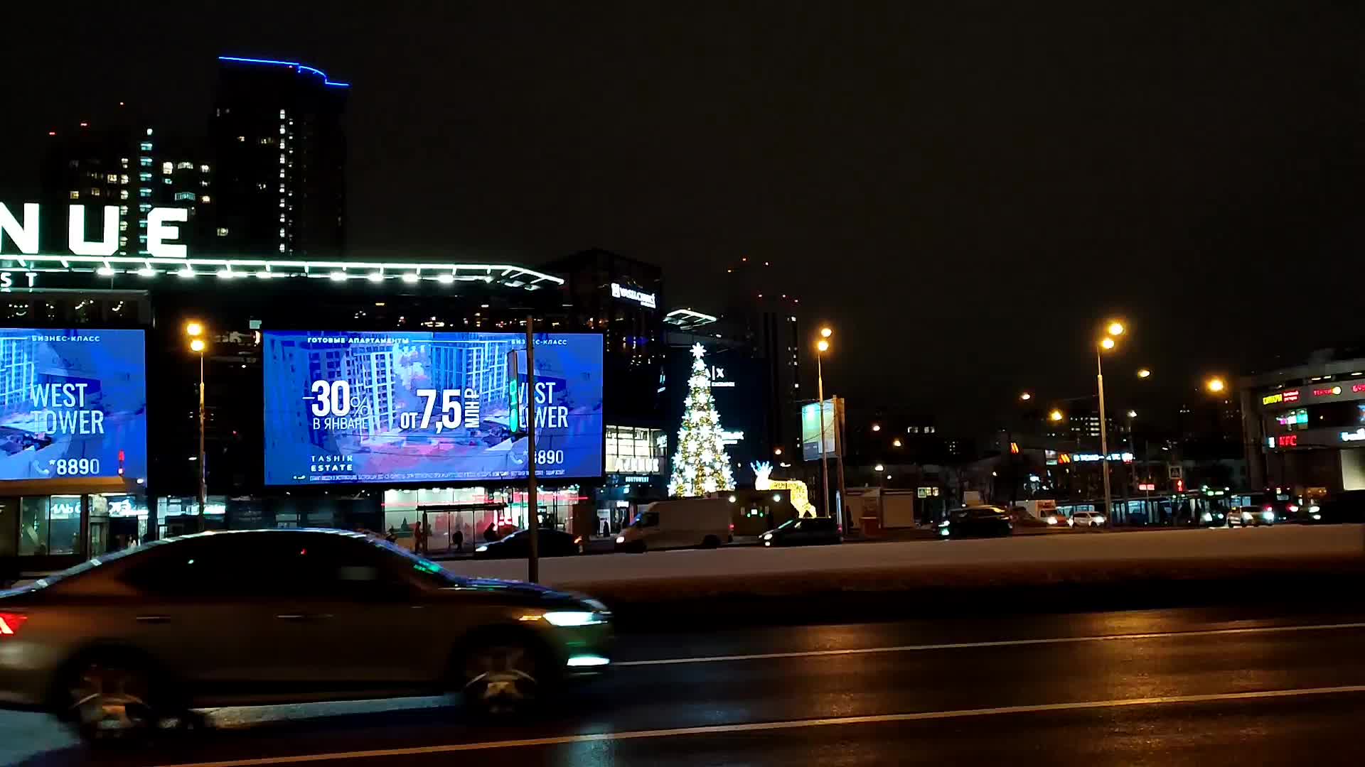 Зе бык юго западная. The бык Юго Западная Авеню. ТЦ Авеню Москва. Торговый центр Авеню на Юго-Западной. ТЦ Москва в нулевые.