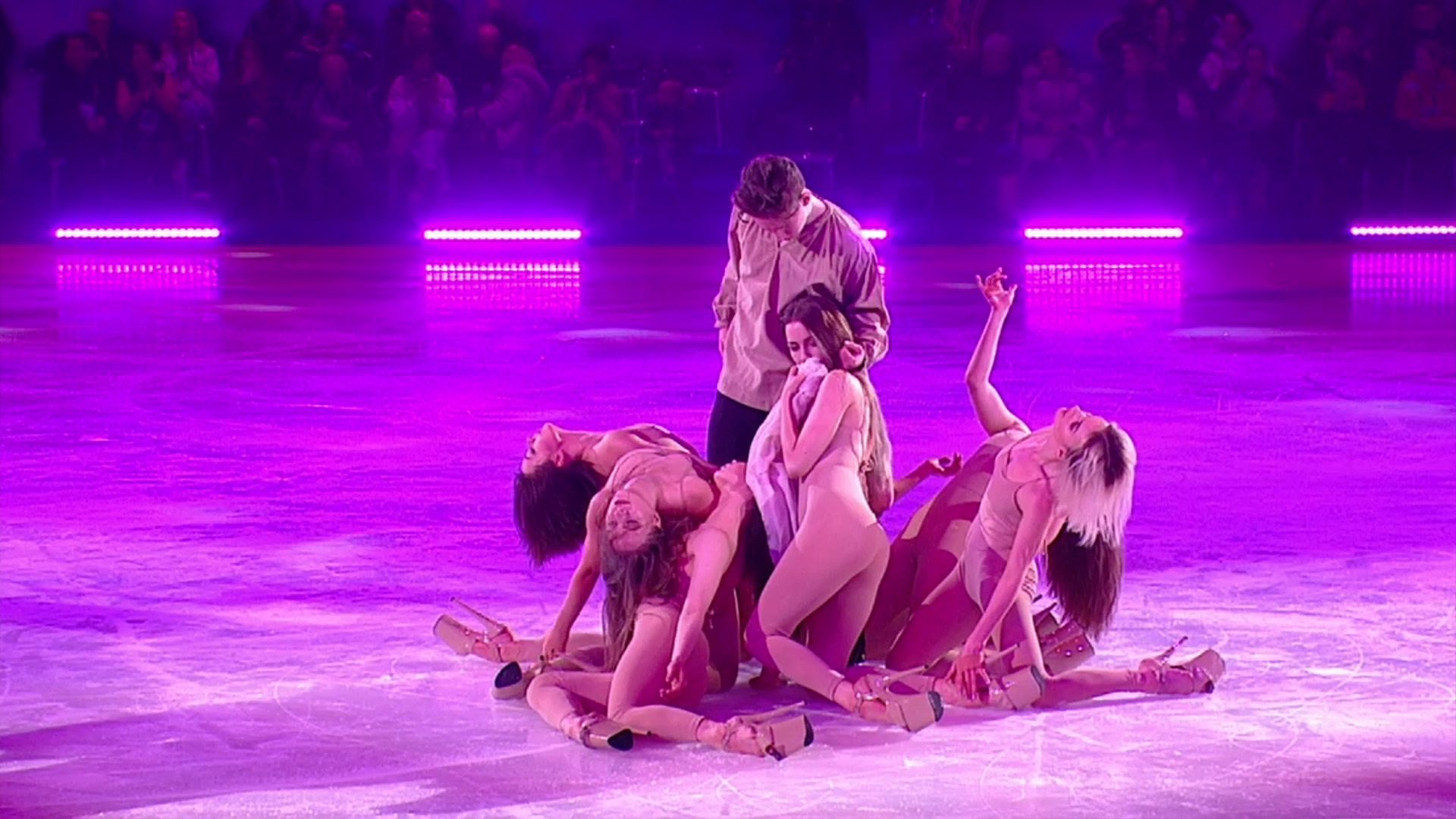 Шоу программа вызов. Вызов тнт шоу 2022. Тодес фигурное катание. Александр вильф фигурное катание. Фигуры в фигурном катании.